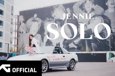 Jennie (Blackpink) thể hiện ca khúc Solo