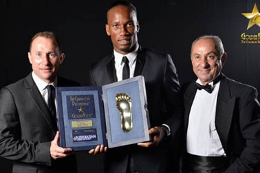 Vượt mặt C.Ronaldo, Drogba đoạt “Bàn chân vàng”