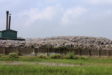 Nhà máy xử lý rác thải “bức tử” hàng nghìn người dân