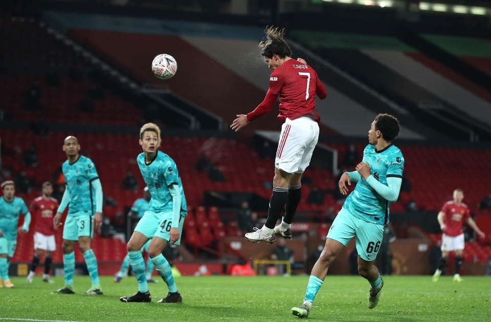 Man Utd 3-2 Liverpool: Salah lập cú đúp, Fernandes tung đòn quyết định - 3 Man Utd 3-2 Liverpool: Salah lập cú đúp, Fernandes tung đòn quyết định - 3