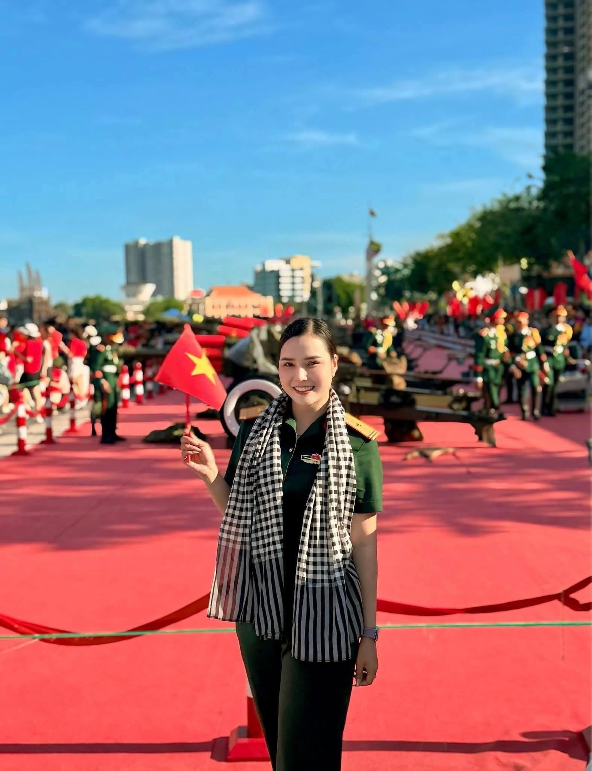 Nữ Thiếu tá có giọng đọc chạm trái tim ở A80: Xinh như hoa hậu, cao 1,7m - 9 Nữ Thiếu tá có giọng đọc chạm trái tim ở A80: Xinh như hoa hậu, cao 1,7m - 9