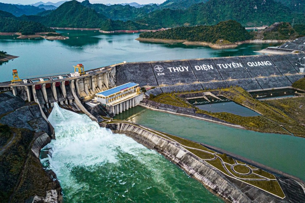 Hồ thủy điện Tuyên Quang mở thêm 2 cửa xả, cảnh báo người dân sống dọc sông - 1 Hồ thủy điện Tuyên Quang mở thêm 2 cửa xả, cảnh báo người dân sống dọc sông - 1