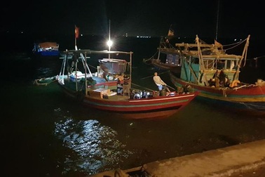 Xác người đàn ông lõa thể mắc lưới ngư dân