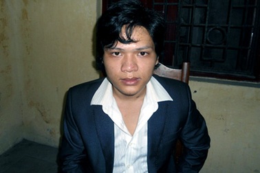 Hà Nội: Thiếu nợ lô đề, ôm mìn giả đi cướp tiệm vàng