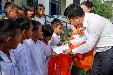 “Xuân ấm áp” về với học sinh khó khăn ở Ninh Thuận