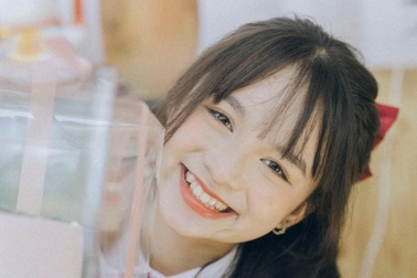 Nữ sinh với nụ cười trong sáng, hồn nhiên khiến bao chàng trai thổn thức