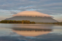 Sau núi Bà Đen, đám mây hình đĩa bay xuất hiện ở núi Chứa Chan