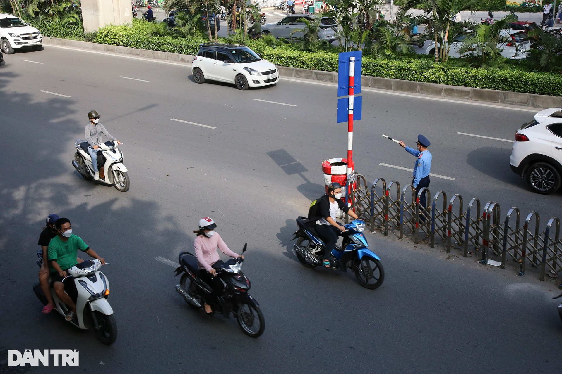 Gặp nhiều bất cập, đường Nguyễn Trãi có thông thoáng hơn sau khi phân làn? - 1 Gặp nhiều bất cập, đường Nguyễn Trãi có thông thoáng hơn sau khi phân làn? - 1