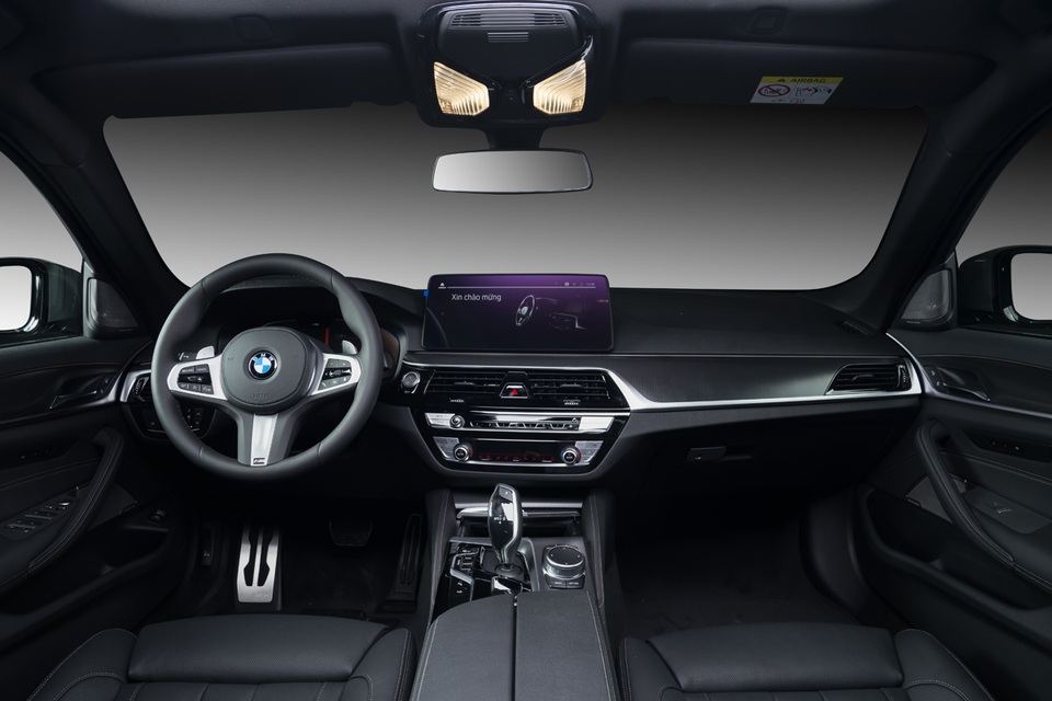 BMW 5 Series giá từ 2,5 tỷ đồng, quyết đấu Mercedes-Benz E Class - 3 BMW 5 Series giá từ 2,5 tỷ đồng, quyết đấu Mercedes-Benz E Class - 3