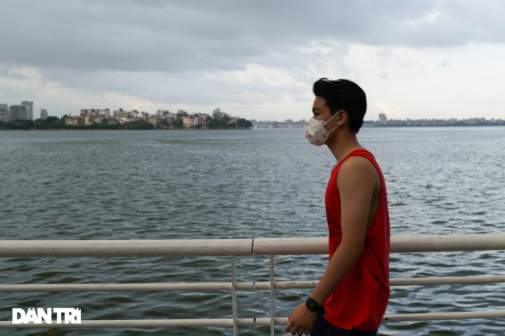 Người dân ngỡ ngàng khi Hà Nội vừa nới lỏng thể dục ngoài trời xong lại cấm - 9 Người dân ngỡ ngàng khi Hà Nội vừa nới lỏng thể dục ngoài trời xong lại cấm - 9