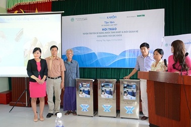 Báo Dân trí và Karofi tặng 30 máy lọc nước cho người nghèo xã Hoàng Tây, Kim Bảng, Hà Nam