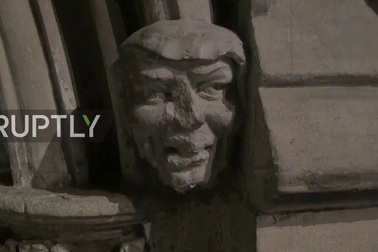 Phát hiện bức tượng 700 năm tuổi giống ông Trump đến kinh ngạc