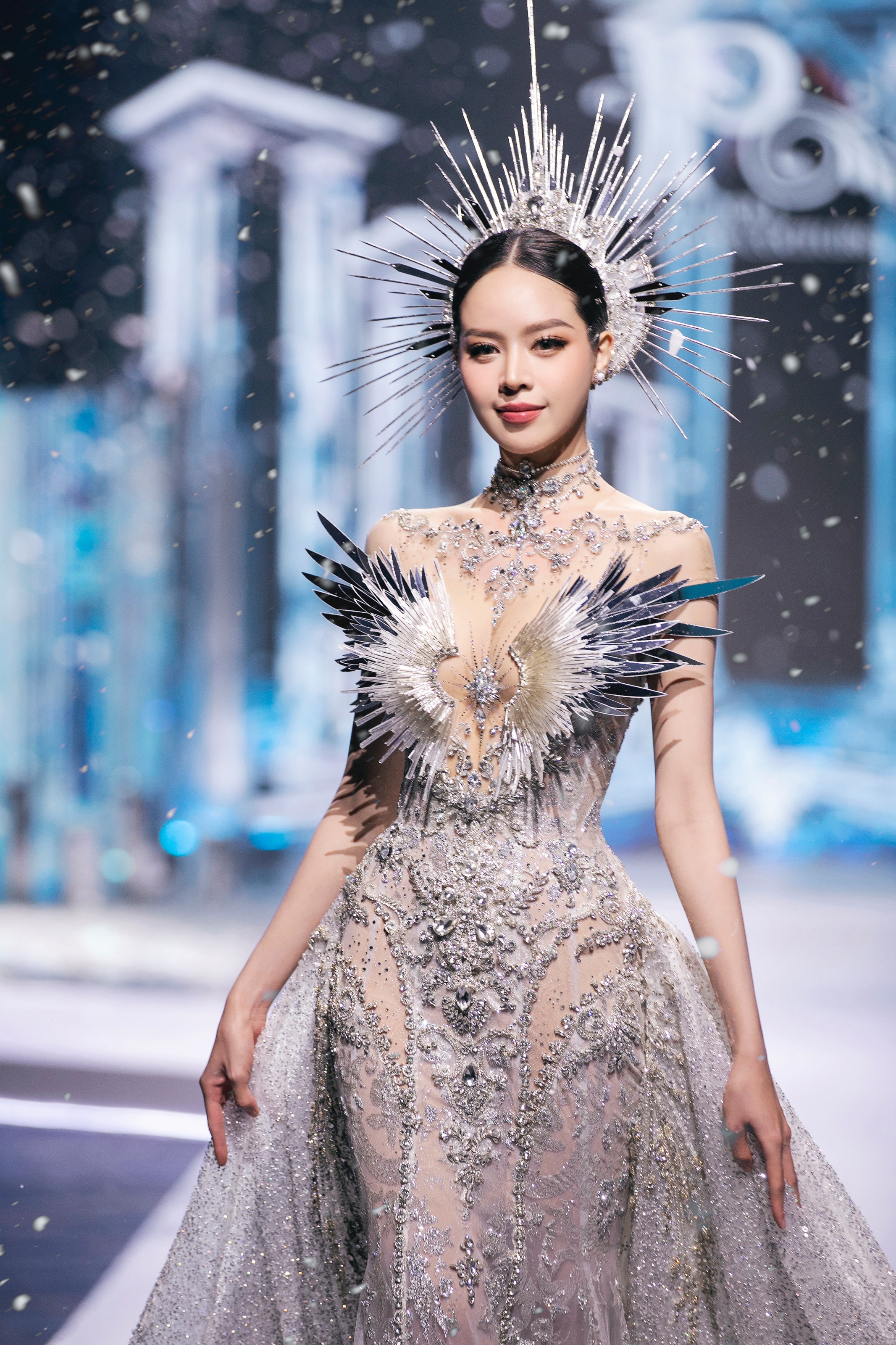 Hoa hậu Quốc tế Thanh Thủy tỏa sáng khi làm vedette trên sàn catwalk - 1 Hoa hậu Quốc tế Thanh Thủy tỏa sáng khi làm vedette trên sàn catwalk - 1