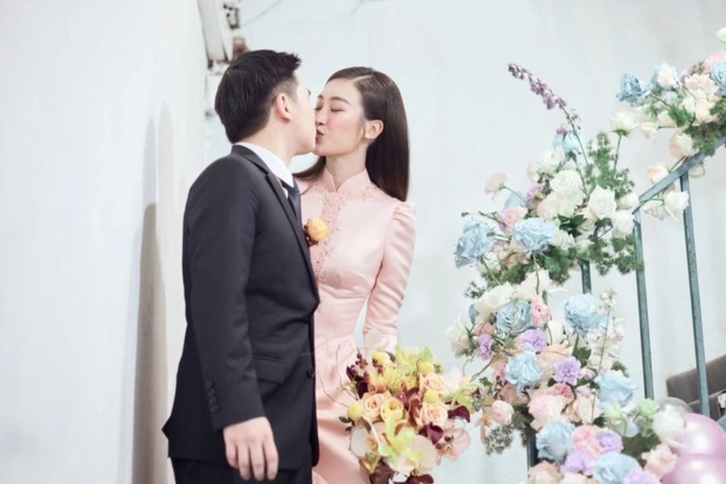 Cuộc sống viên mãn, kín tiếng của 3 mỹ nhân Việt làm dâu hào môn - 2 Cuộc sống viên mãn, kín tiếng của 3 mỹ nhân Việt làm dâu hào môn - 2