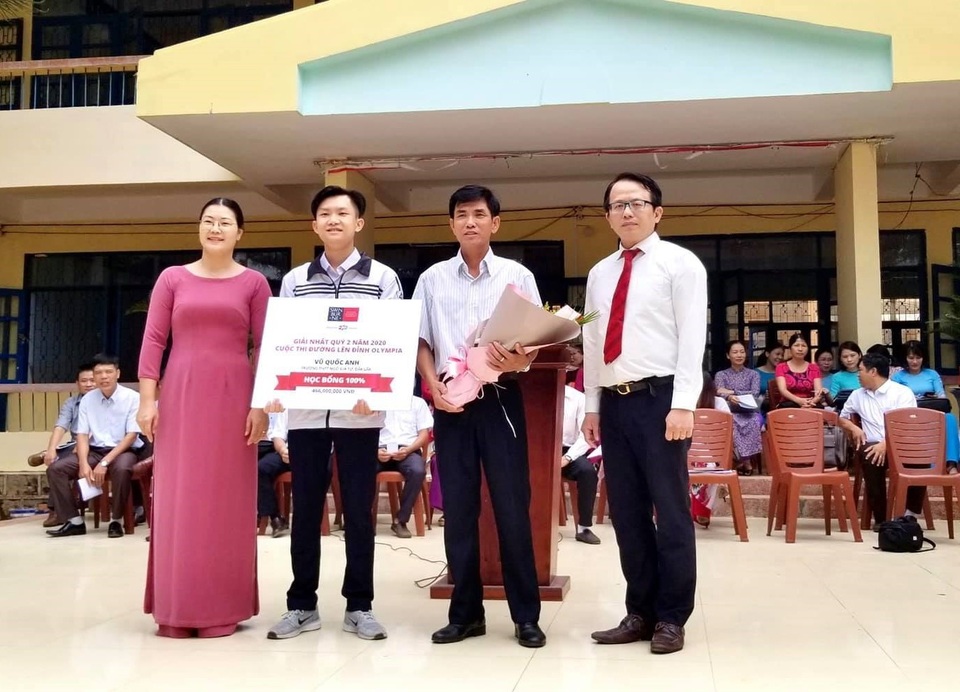 Nam sinh Đắk Lắk vào chung kết năm Olympia: “Em sẽ cố gắng hết khả năng!” - 4 Nam sinh Đắk Lắk vào chung kết năm Olympia: “Em sẽ cố gắng hết khả năng!” - 4