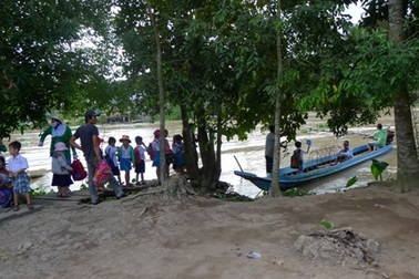 Trăn trở nỗi lo những bến đò ngang mùa tựu trường 