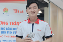 Nam sinh Cà Mau chế tạo "Ngón tay giả bán tự động" nhận học bổng