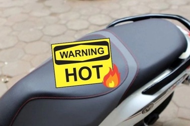 Yên xe bỏng rát do nắng nóng, bác sĩ cảnh báo bệnh nhạy cảm