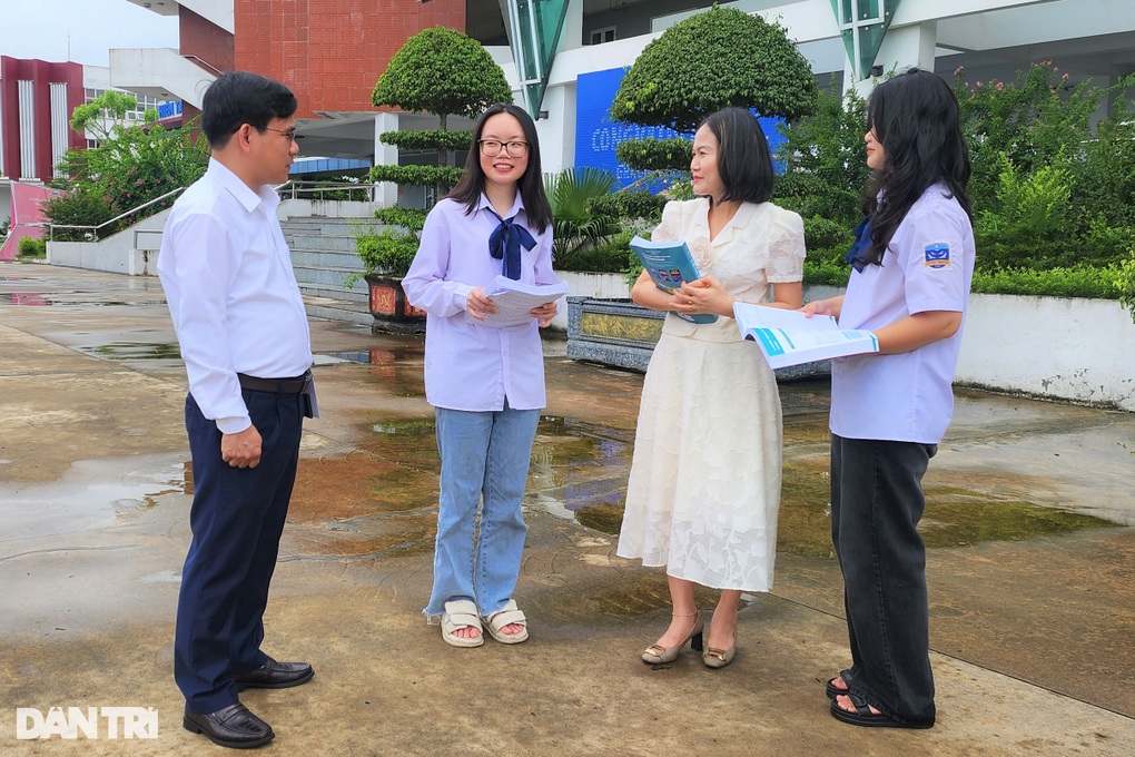 Thủ khoa kép toàn quốc đạt 8.5 IELTS và bảng thành tích đáng nể - 2 Thủ khoa kép toàn quốc đạt 8.5 IELTS và bảng thành tích đáng nể - 2