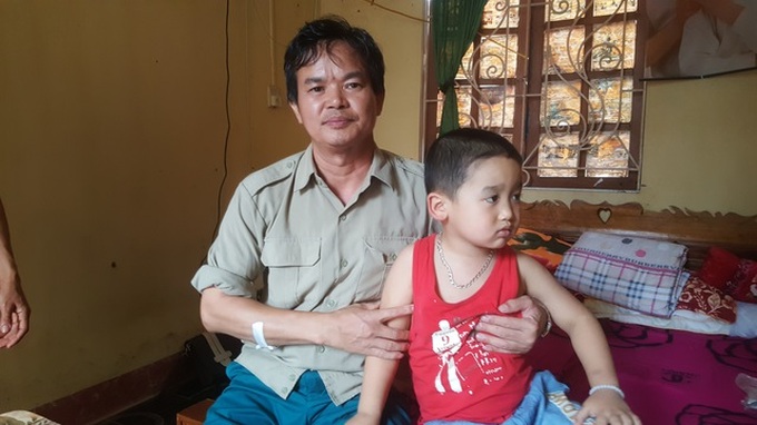 Ông Phạm Xuân Thành, người may mắn sống sót và cứu cả gia đình kể lại sự việc kinh hoàng.