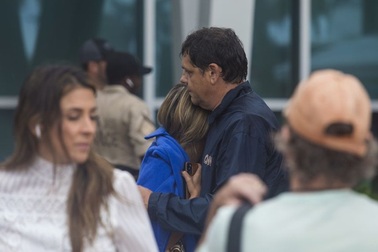 Thảm kịch sập chung cư Mỹ: Mong manh phép màu cho 159 người mất tích