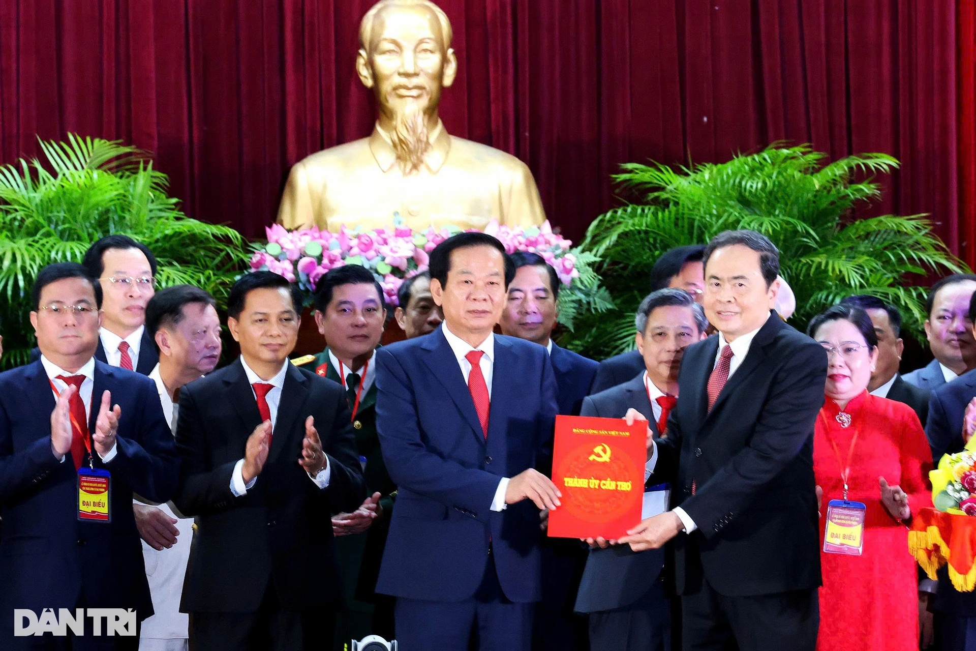 Lễ công bố Nghị quyết của Quốc hội về sáp nhập tỉnh, thành phố cả nước - 10 Lễ công bố Nghị quyết của Quốc hội về sáp nhập tỉnh, thành phố cả nước - 10