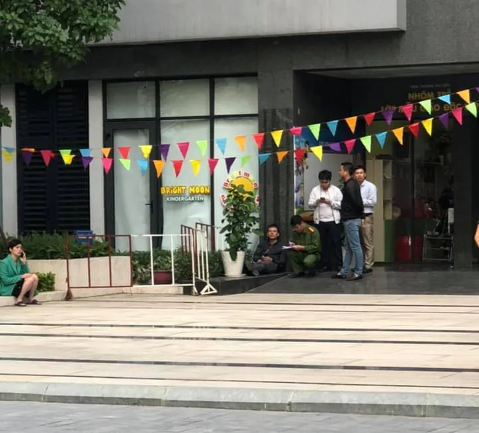 Bé gái 11 tuổi rơi từ tầng 39 chung cư tại Hà Nội - 1 Bé gái 11 tuổi rơi từ tầng 39 chung cư tại Hà Nội - 1