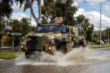 Australia cấp thêm 30 xe bọc thép, hỗ trợ huấn luyện binh sĩ Ukraine