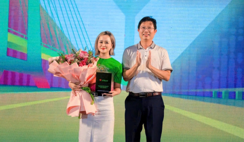 Không khí sôi động tại đêm nhạc Prime Night - VPBank Đất Sen Hồng Music Marathon 2025 - 8 Không khí sôi động tại đêm nhạc Prime Night - VPBank Đất Sen Hồng Music Marathon 2025 - 8