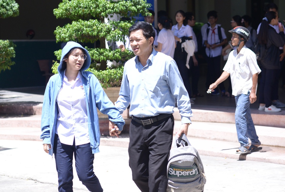 Đà Nẵng: Đề Toán dài, thí sinh lo điểm phải thật cao mới đậu trường top - 2