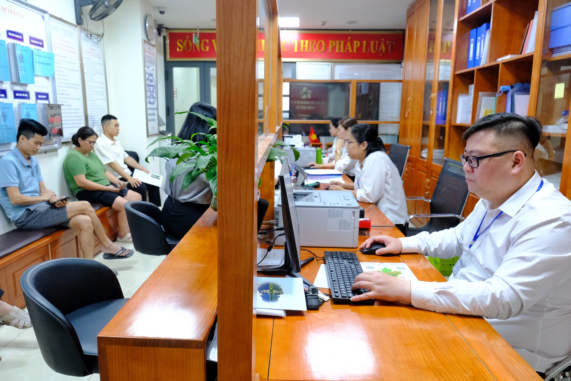 Bài học tổ chức và hoạt động chính quyền địa phương sau 40 năm đổi mới - 2 Bài học tổ chức và hoạt động chính quyền địa phương sau 40 năm đổi mới - 2