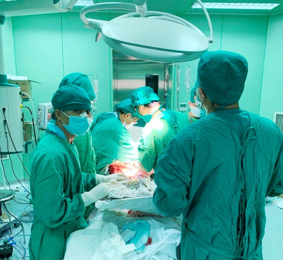 Bệnh viện Sóc Trăng: Cứu sống bệnh nhân bị vỡ phình động mạch chủ - 1 Bệnh viện Sóc Trăng: Cứu sống bệnh nhân bị vỡ phình động mạch chủ - 1