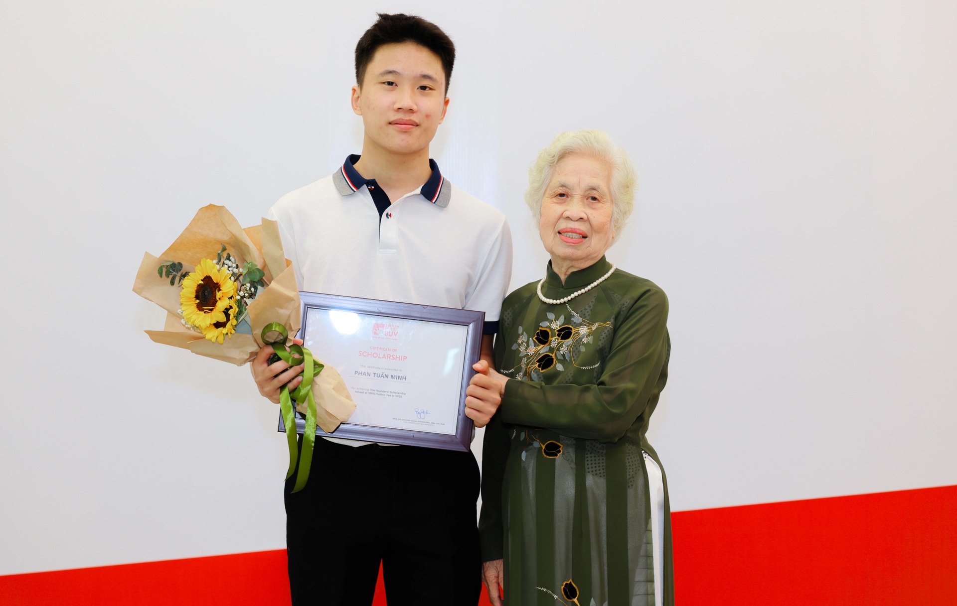 11 lần chuyển trường, 10 lần chuyển nhà, nam sinh giành học bổng toàn phần - 4 11 lần chuyển trường, 10 lần chuyển nhà, nam sinh giành học bổng toàn phần - 4