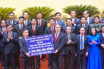 Người dân vùng lũ Quảng Bình nhận hỗ trợ hơn 3,6 tỷ đồng