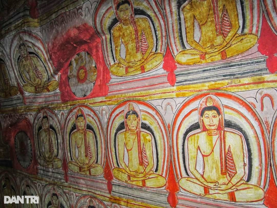 View - Khách Việt "lạc" trong hang động rộng 2.000m2, có 153 tượng Phật dát vàng | Báo Dân trí