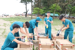 Hình ảnh trái ngược so với cùng thời điểm năm trước tại biển Sầm Sơn - 1