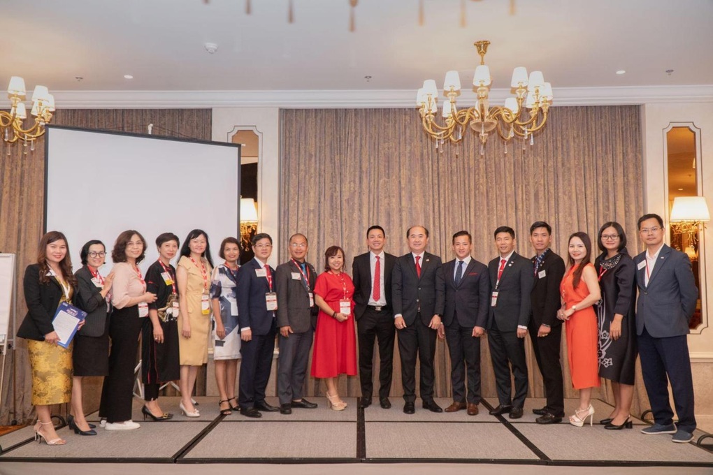 Franchise Success mang đến cơ hội sở hữu thẻ xanh Mỹ cho doanh nhân - 1 Franchise Success mang đến cơ hội sở hữu thẻ xanh Mỹ cho doanh nhân - 1