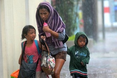 Bão ở Philippines: Hơn 100 thi thể nằm trên đường phố