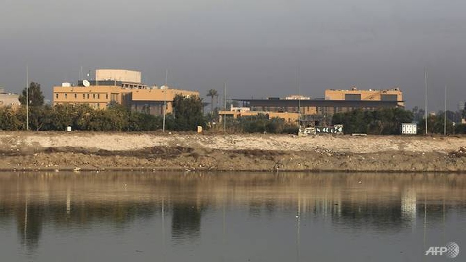 Rocket rơi gần Đại sứ quán Mỹ, pháo đài an ninh ở Iraq rung chuyển - 1 Rocket rơi gần Đại sứ quán Mỹ, pháo đài an ninh ở Iraq rung chuyển - 1