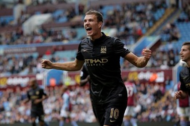 Arsenal câu kéo tiền đạo Dzeko của Man City