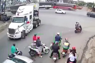 Kinh hoàng nam thanh niên bị bánh container cán tử vong trên quốc lộ 51