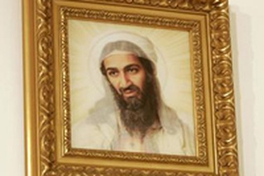Australia xôn xao vì bức tranh Bin Laden giống Chúa