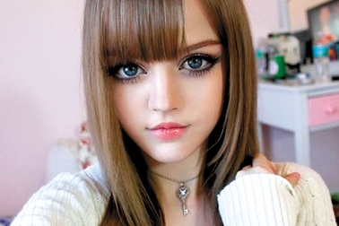 Ngỡ ngàng trước nhan sắc của cô gái sở hữu gương mặt búp bê