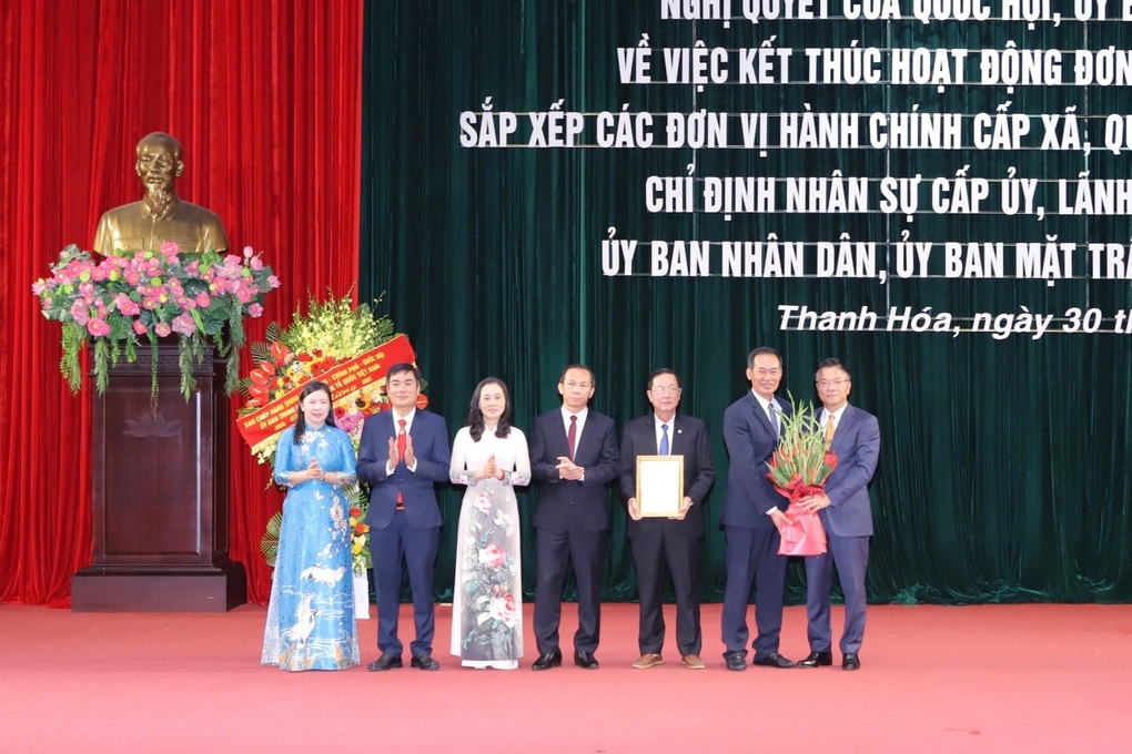 Phó Thủ tướng Lê Thành Long: Chính quyền 2 cấp để phục vụ dân tốt hơn - 1 Phó Thủ tướng Lê Thành Long: Chính quyền 2 cấp để phục vụ dân tốt hơn - 1