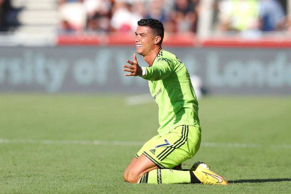 Phản ứng của Ronaldo, Maguire sau khi Man Utd thảm bại trước Brentford - 2 Phản ứng của Ronaldo, Maguire sau khi Man Utd thảm bại trước Brentford - 2