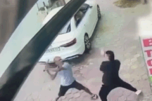 Điều tra video thanh niên cầm kiếm chém người trên phố