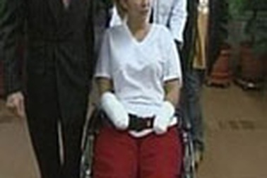 Vào viện chữa thận, mất cả chân tay