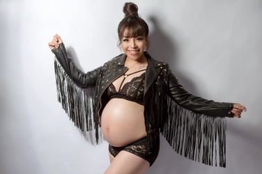 Minh Chuyên tiết lộ bố em bé sắp chào đời là "đại gia"