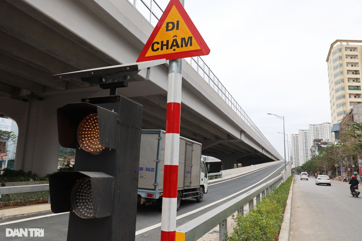Chính thức thông xe hệ thống đường dẫn lên xuống cầu cạn dài nhất Hà Nội - 13 Chính thức thông xe hệ thống đường dẫn lên xuống cầu cạn dài nhất Hà Nội - 13