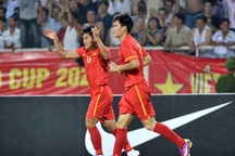 7 tuyển thủ đóng góp 8000 cuốn vở đến vùng sâu vùng xa